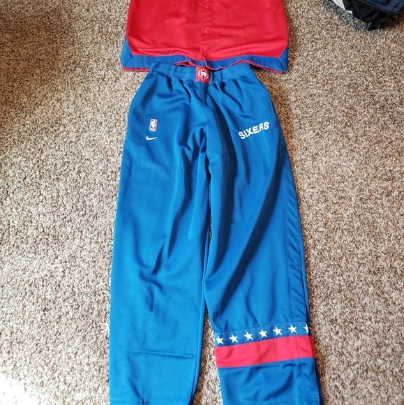 Philadelphia 76ers warm up. - Picture 3 of 6